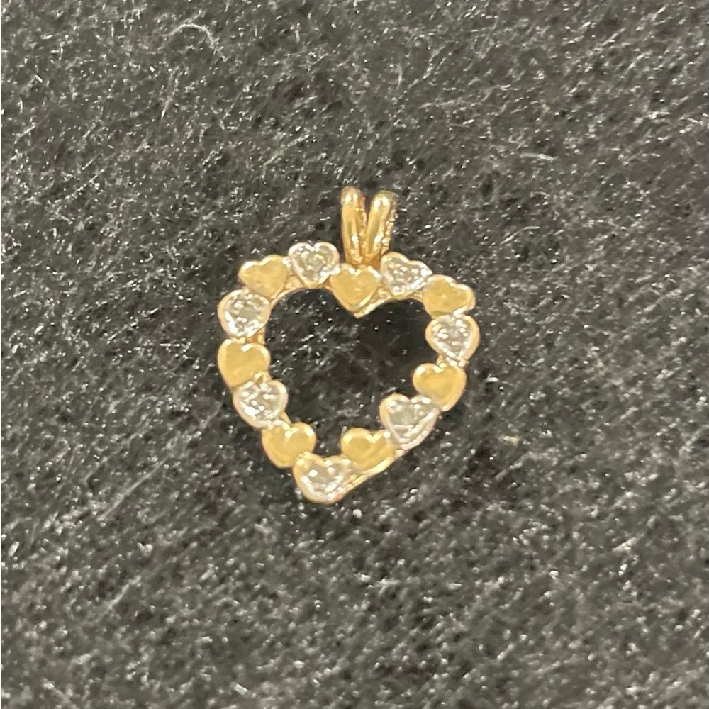 Unique design heart shaped pendant